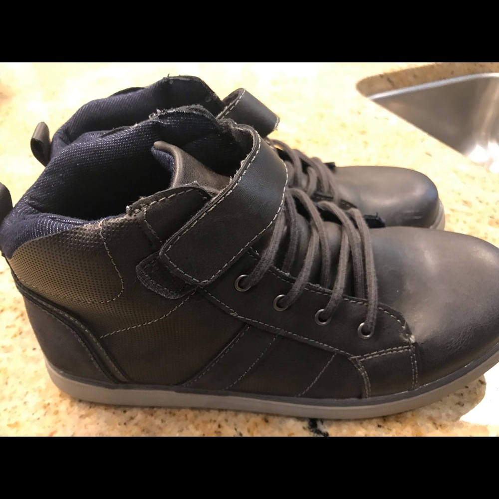 Boys shoes like new!